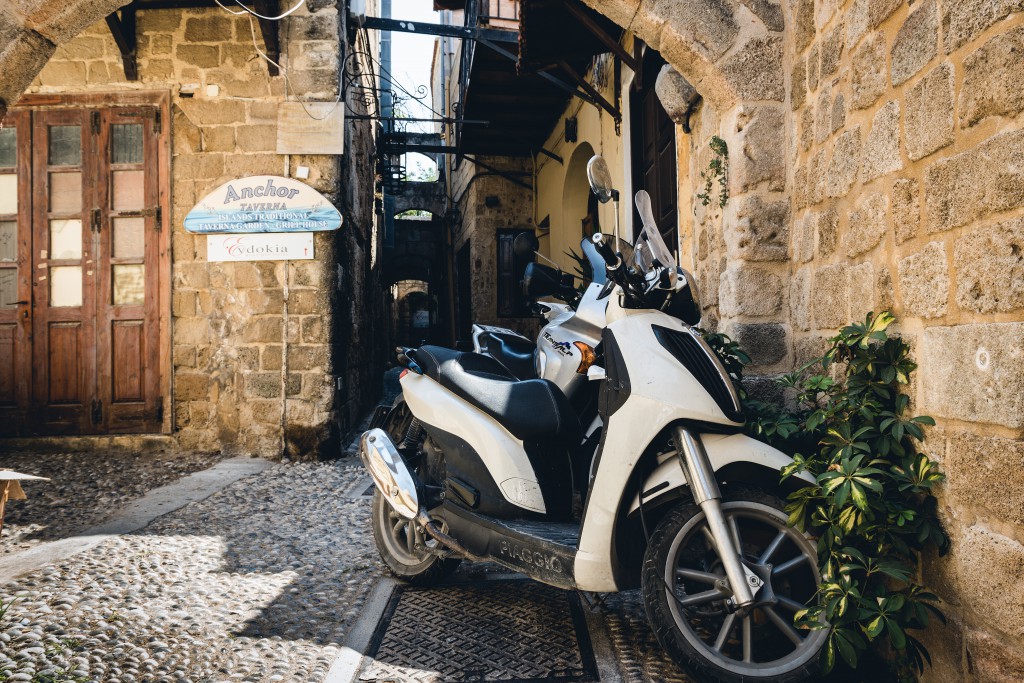 RHODES, GREECE - AUGUST 2017: Motorbike scooters are parked near the wall at narrow street of Rhodes town on Rhodes island, Greece Stockfoto-ID: 206677939 Copyright: Vladimirs.Gorelovs